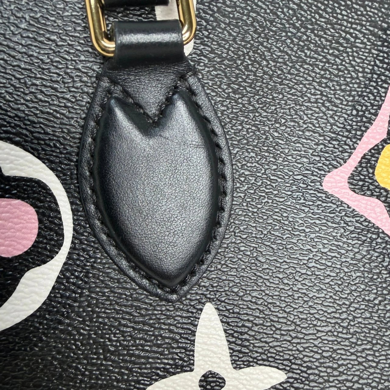 Louis Vuitton Monogram OnTheGo Wild at Heart Monogram Giant GM Zwart