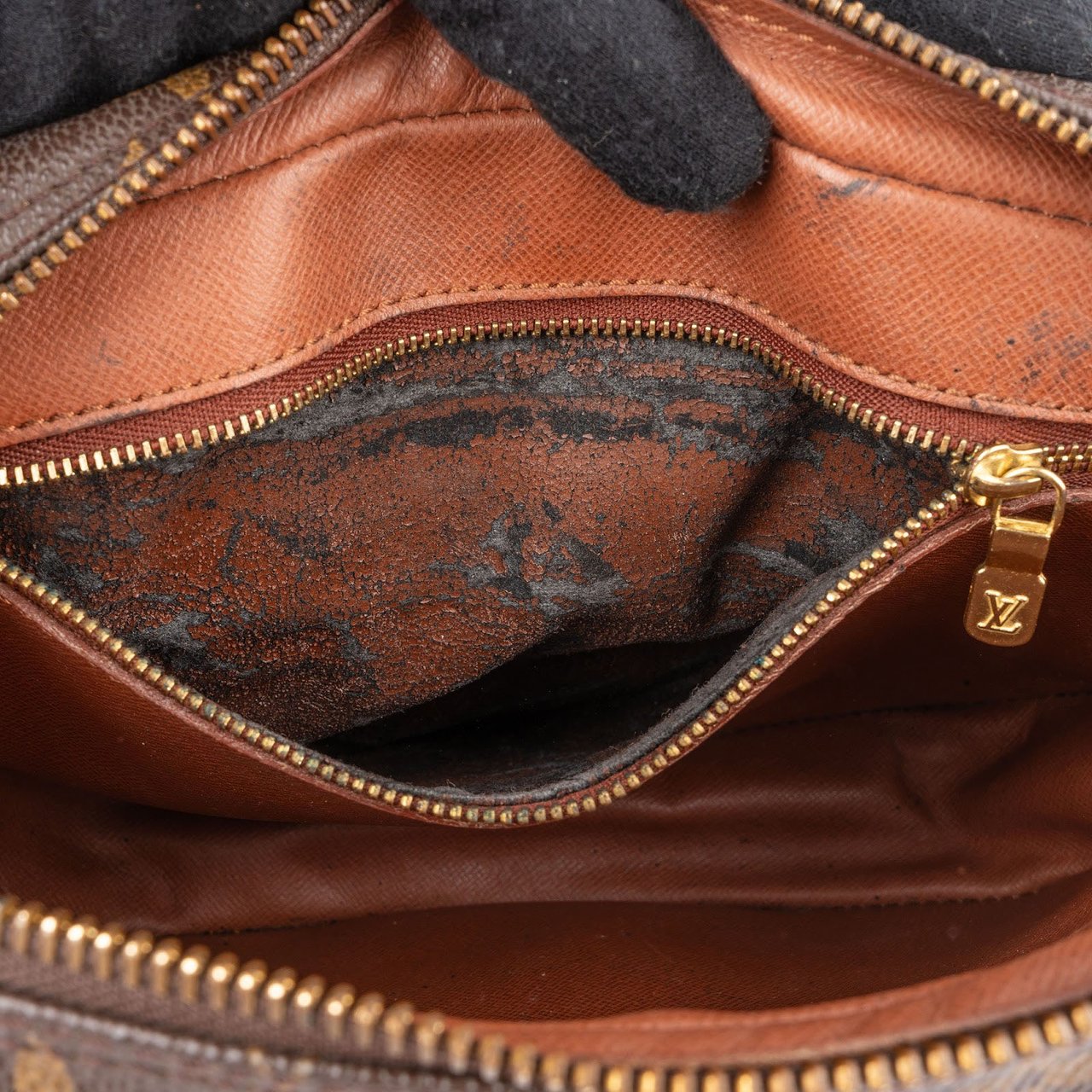 Louis Vuitton Louis Vuitton Monogram Canvas Jeune Fille GM Crossbody Bag Bruin