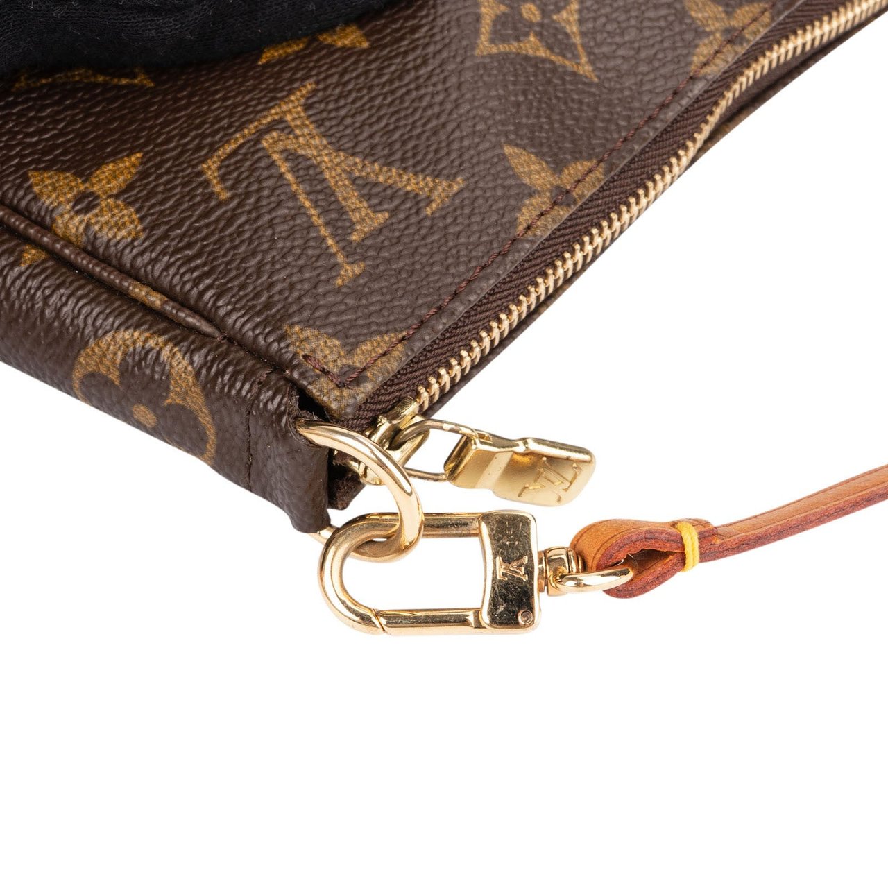 Louis Vuitton Louis Vuitton Monogram Canvas Pochette Accessoires Handbag Bruin