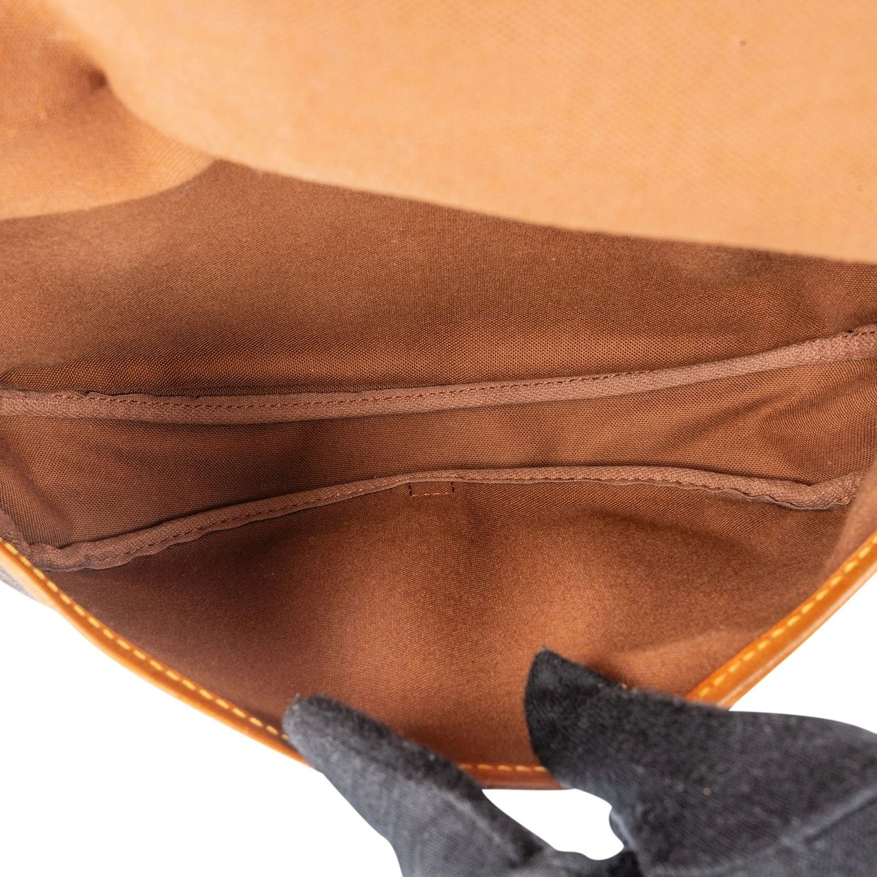 Louis Vuitton Louis Vuitton Monogram Canvas Saumur 30 Crossbody Bag Bruin