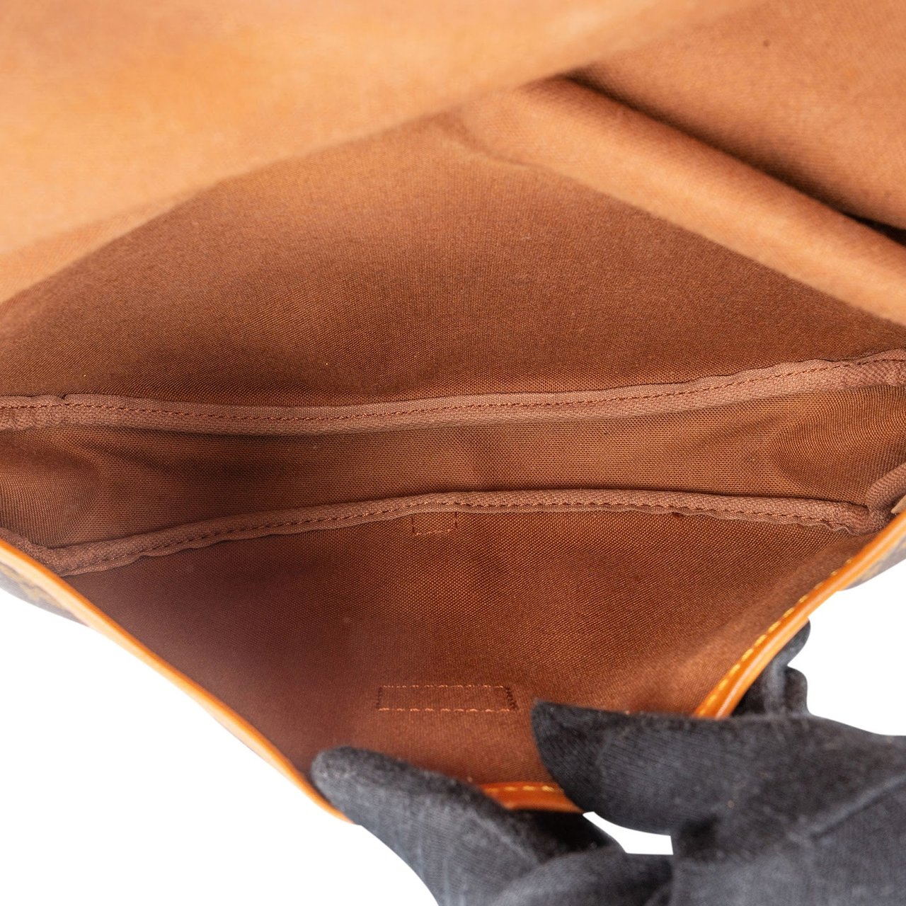 Louis Vuitton Louis Vuitton Monogram Canvas Saumur 30 Crossbody Bag Bruin