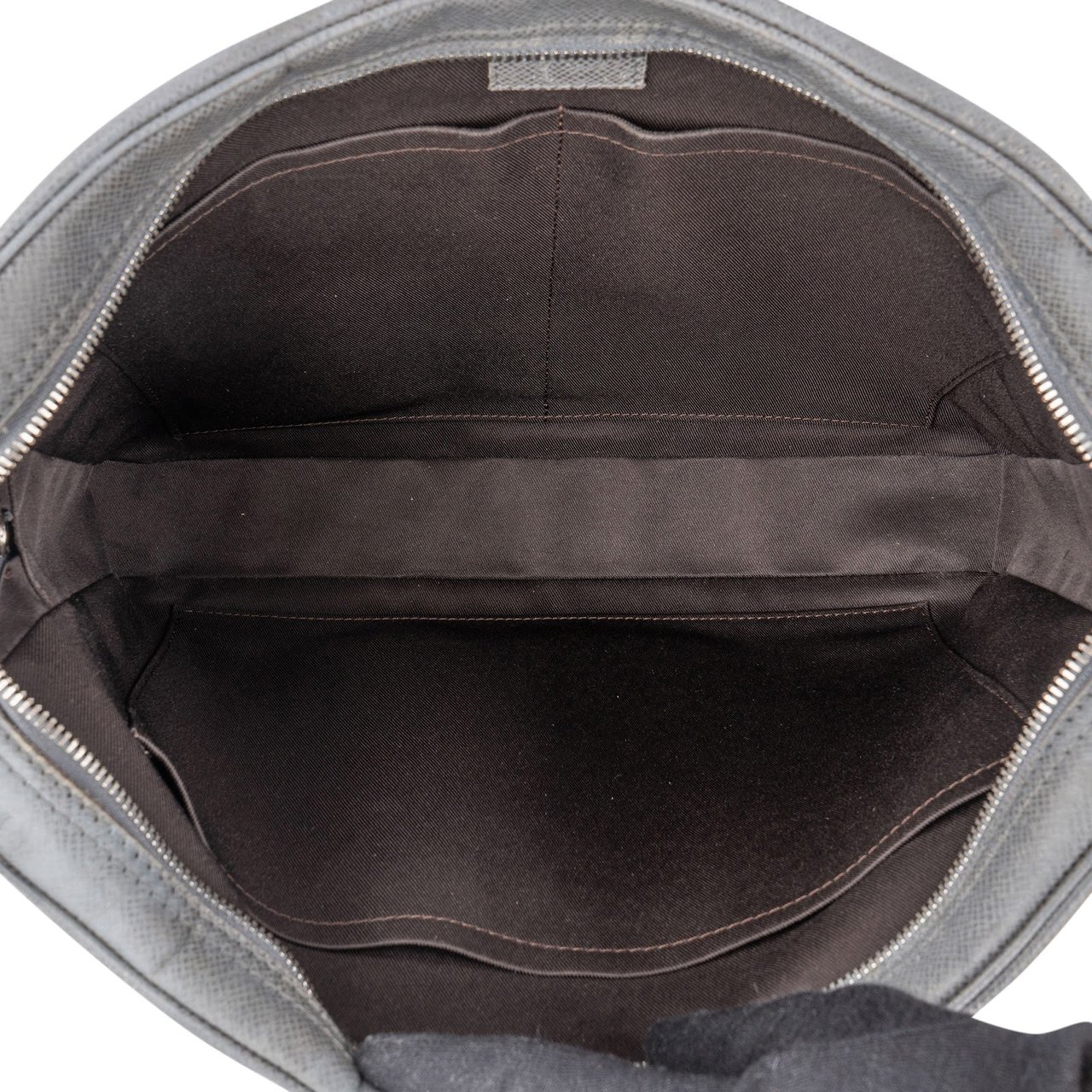 Louis Vuitton Louis Vuitton Grey Taiga Leather Porte-Documents Voyage Handbag Donkergrijs