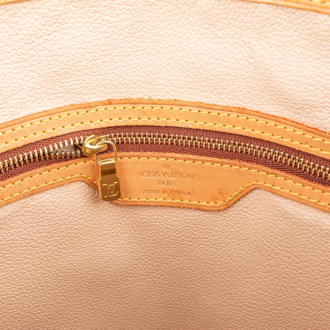 Louis Vuitton Louis Vuitton Monogram Canvas Bucket GM Shoulder Bag Bruin