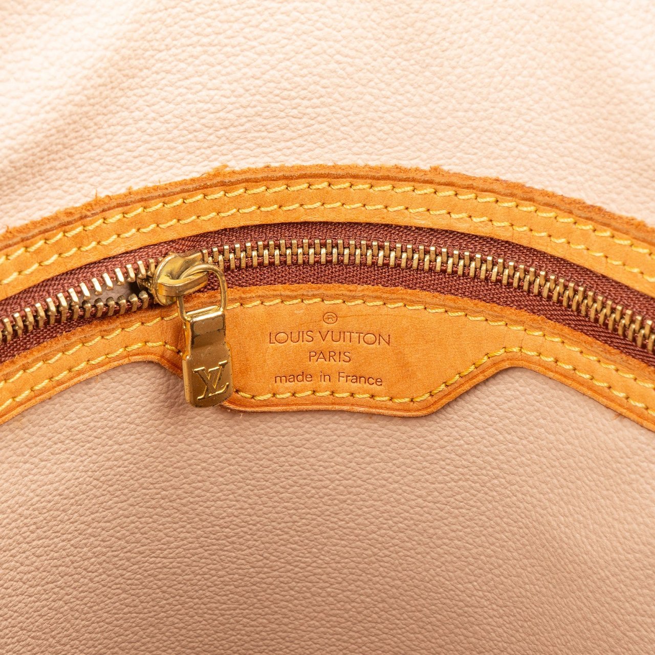 Louis Vuitton Louis Vuitton Monogram Canvas Bucket GM Shoulder Bag Bruin