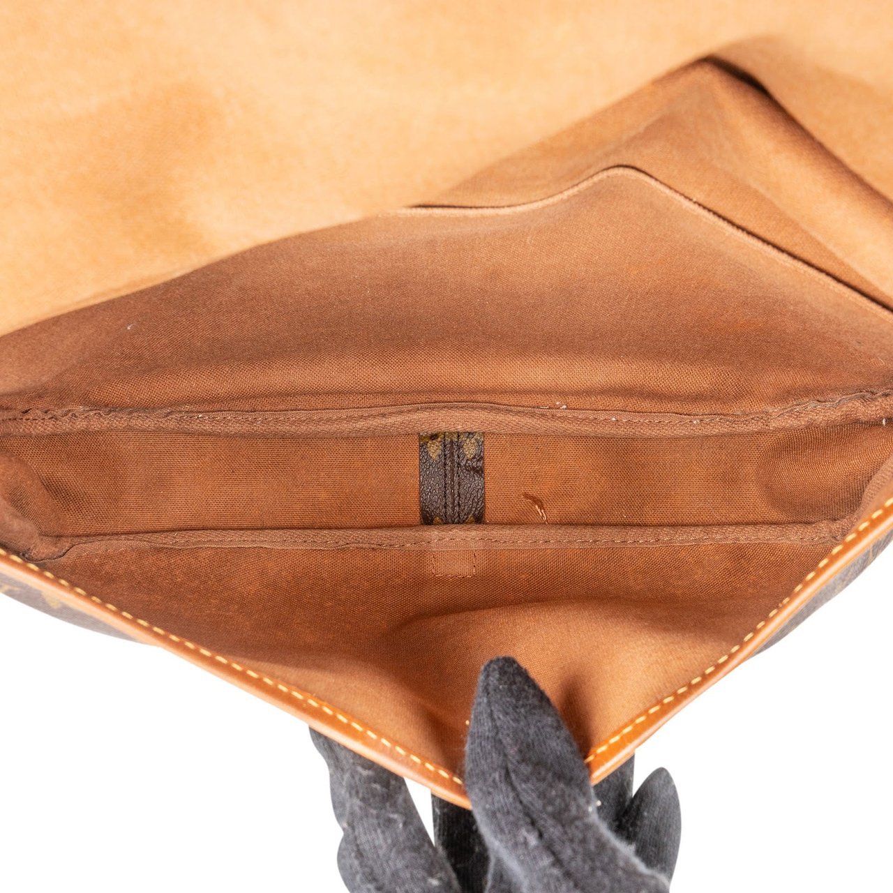 Louis Vuitton Louis Vuitton Monogram Canvas Saumur 30 Crossbody Bag Bruin