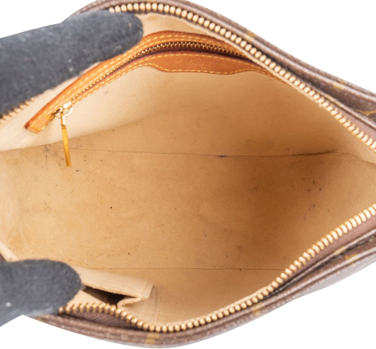 Louis Vuitton Louis Vuitton Canvas Monogram Looping MM Shoulder Bag Bruin