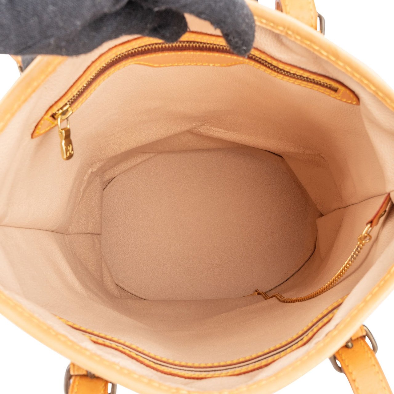 Louis Vuitton Louis Vuitton Monogram Canvas Monogram Bucket GM Shoulder Bag Bruin