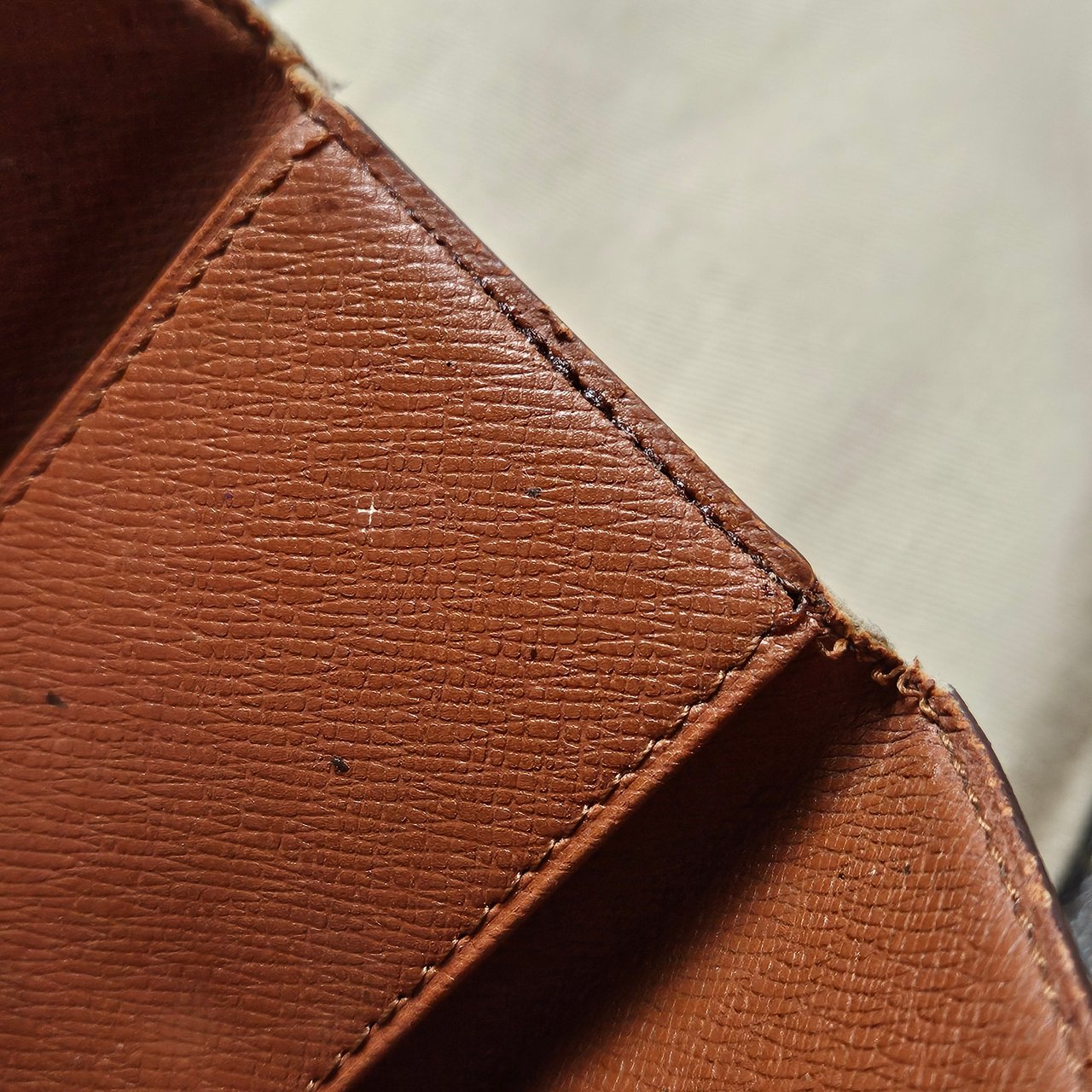 Louis Vuitton Louis Vuitton Monogram Canvas Keyholder Bruin