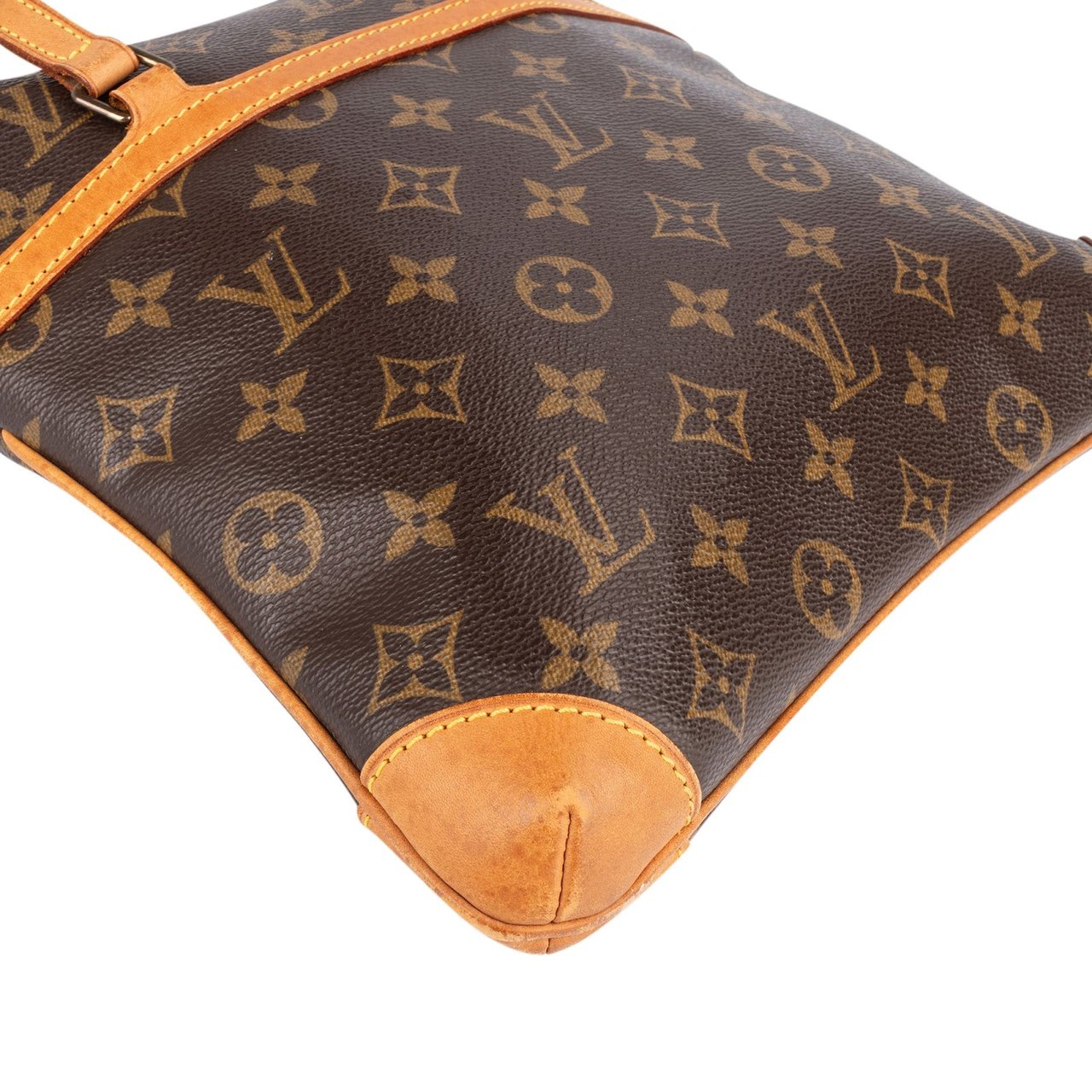 Louis Vuitton Monogram Canvas Coussin GM Shoulder Bag Bruin