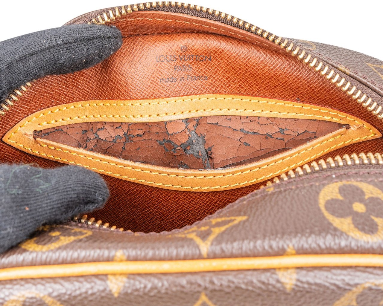 Louis Vuitton Louis Vuitton Monogram Canvas Blois Crossbody Bag Bruin