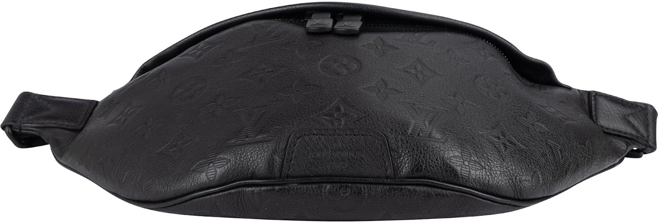 Louis Vuitton Louis Vuitton Discovery Monogram Shadow Bumbag PM Crossbody Bag Zwart