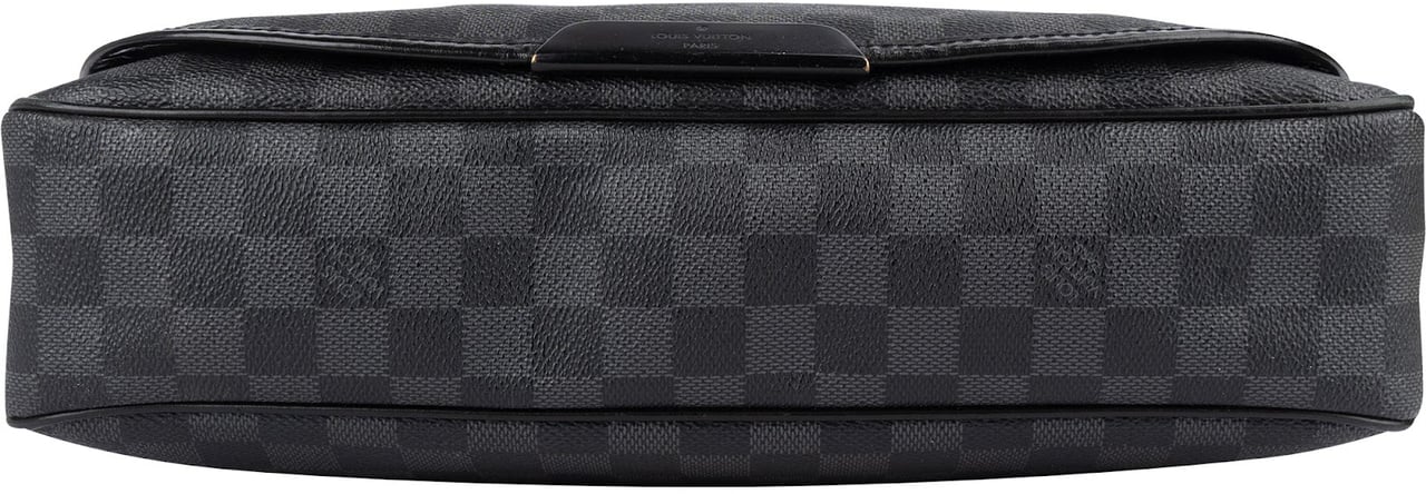 Louis Vuitton Louis Vuitton Monogram Damier Graphite Daniel Messenger Crossbody Bag Zwart