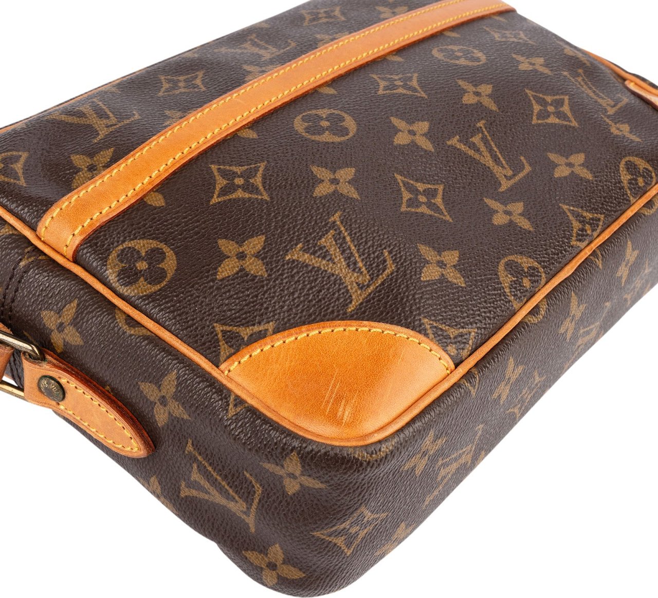 Louis Vuitton Louis Vuitton Monogram Canvas Trocadero 27 Crossbody Bag Bruin