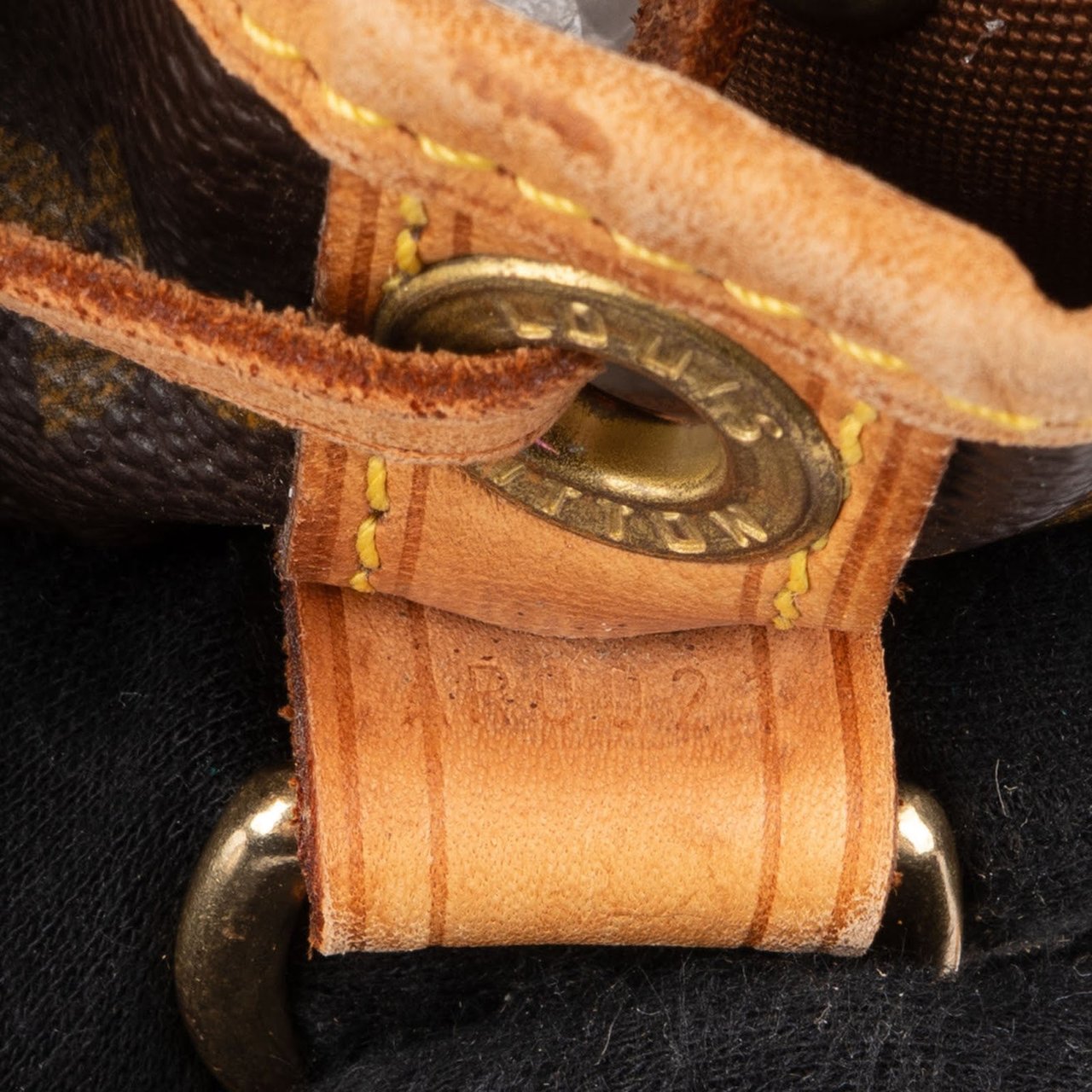 Louis Vuitton Monogram Canvas Sac Noé Grande Shoulder Bag Bruin