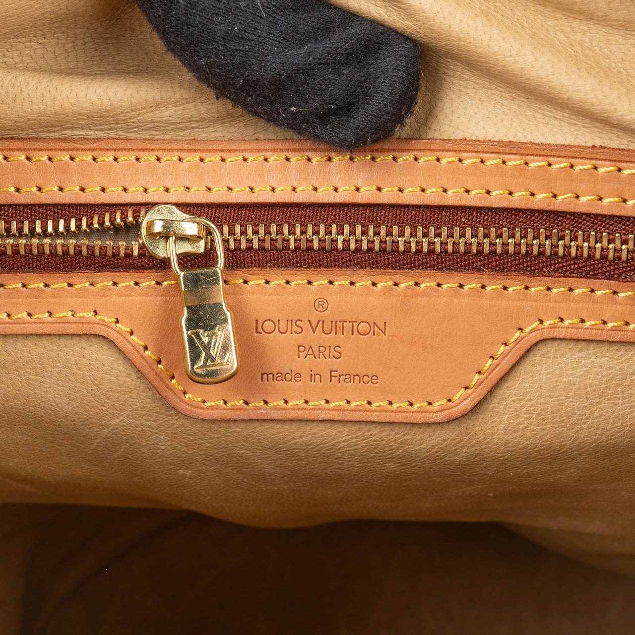 Louis Vuitton Monogram Canvas Bucket GM Shoulder Bag Bruin