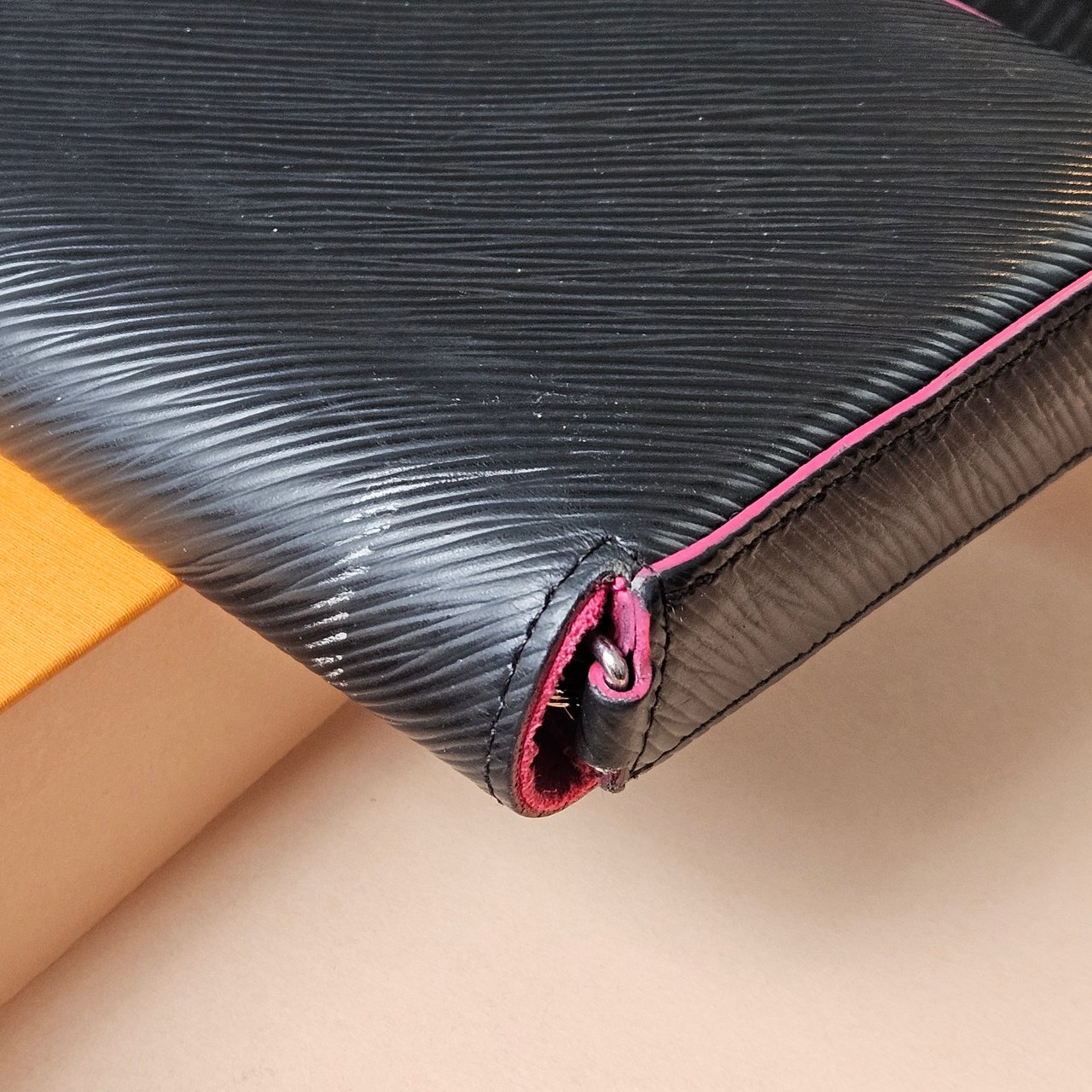 Louis Vuitton Louis Vuitton Noir Epi Leather Pochette Felicie Crossbody Bag Zwart