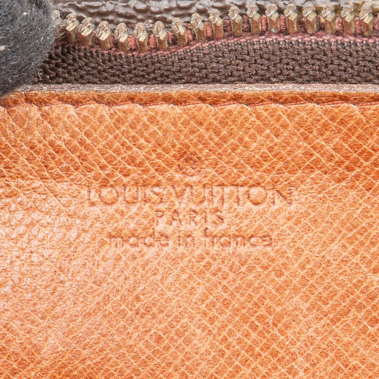Louis Vuitton Louis Vuitton Monogram Canvas Pochette Cosmétique Clutch Bruin