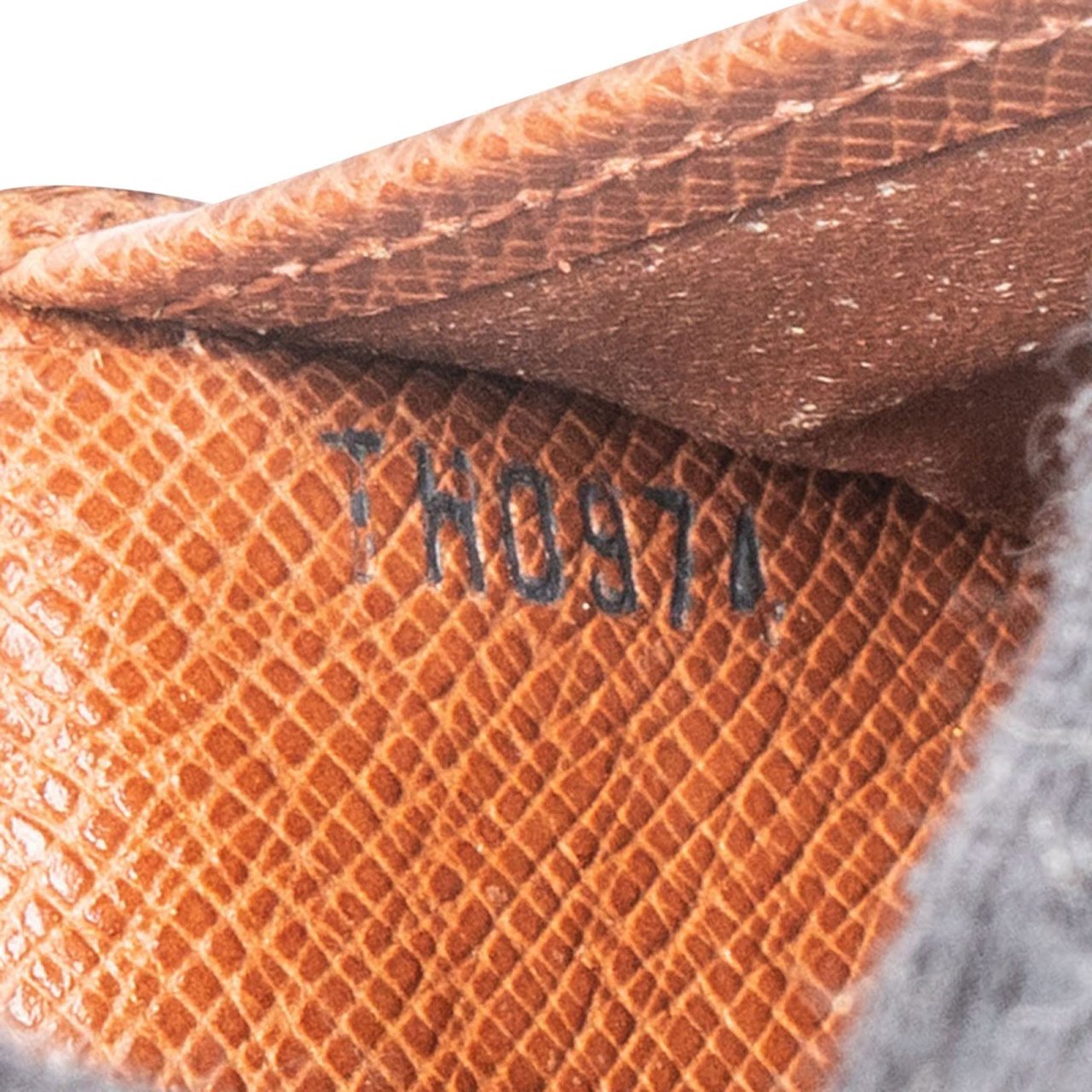 Louis Vuitton Louis Vuitton Monogram Canvas Elise Wallet Bruin