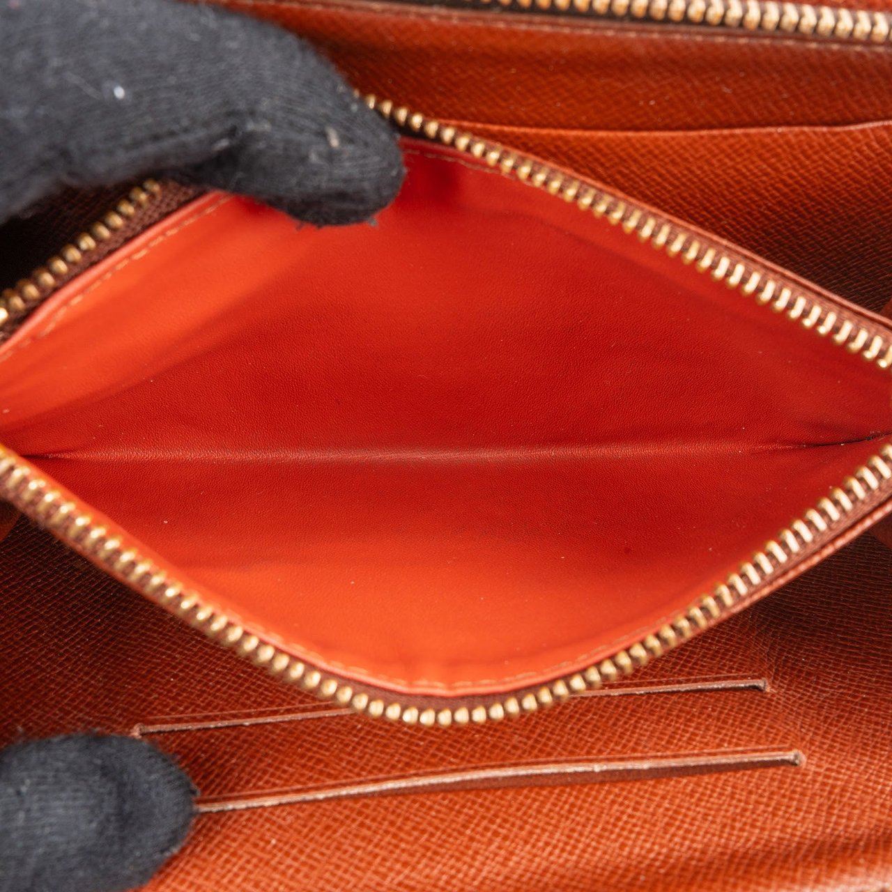 Louis Vuitton Louis Vuitton Monogram Canvas Zippy Wallet Bruin