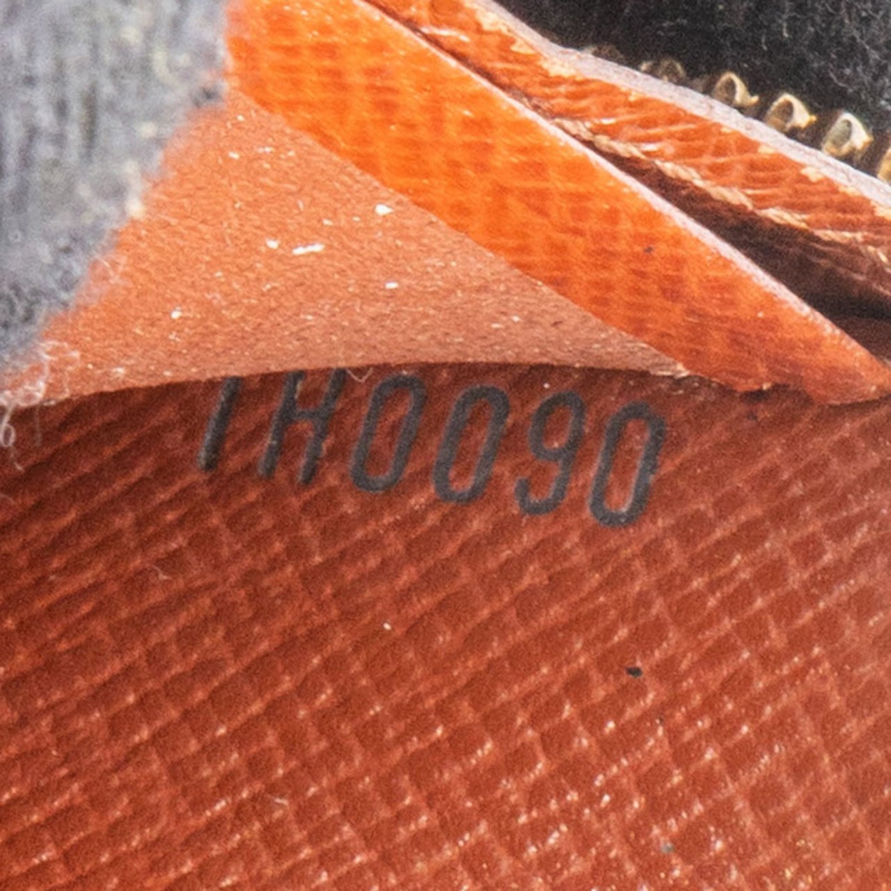 Louis Vuitton Louis Vuitton Monogram Canvas Zippy Wallet Bruin