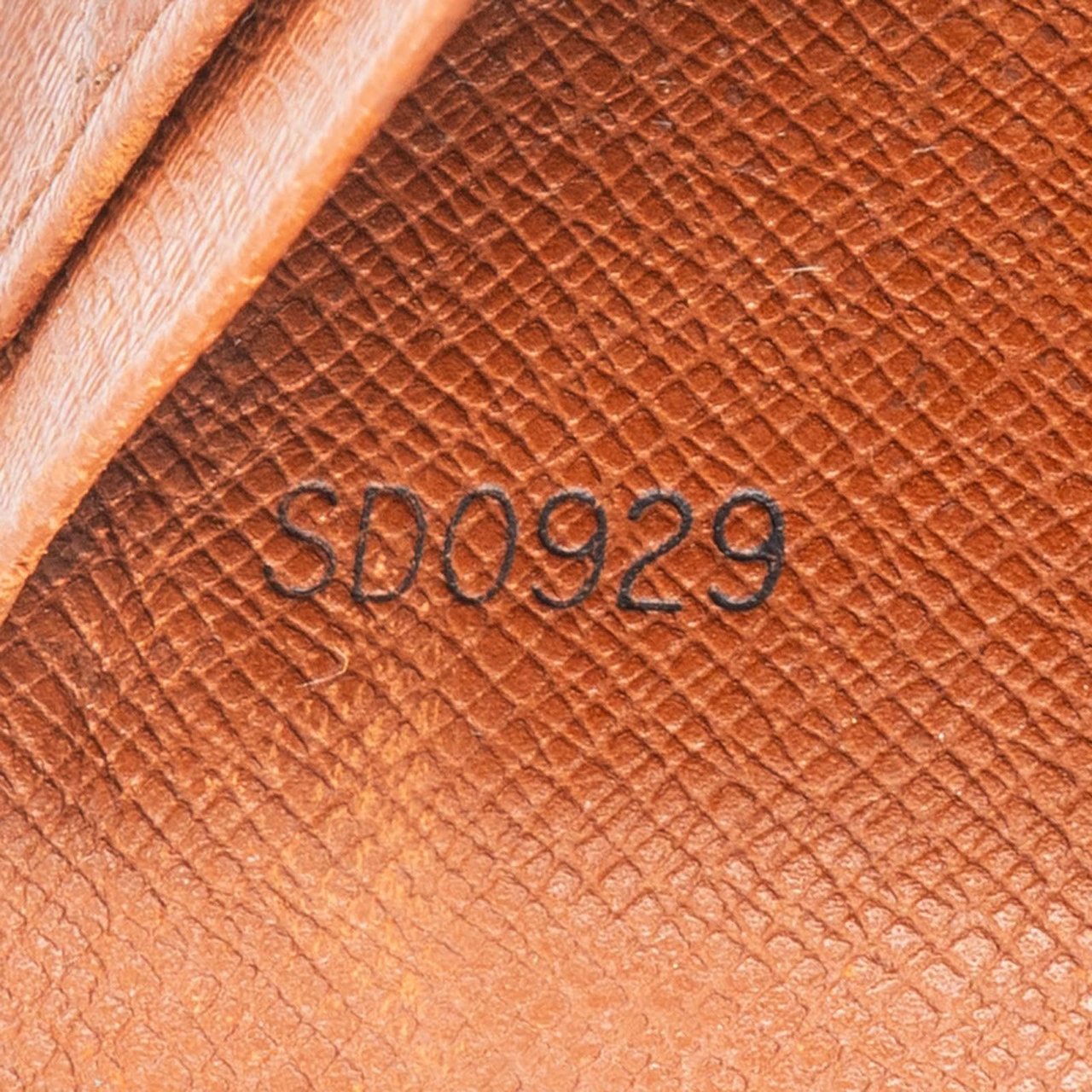 Louis Vuitton Louis Vuitton Monogram Canvas Compact Clip Wallet Bruin