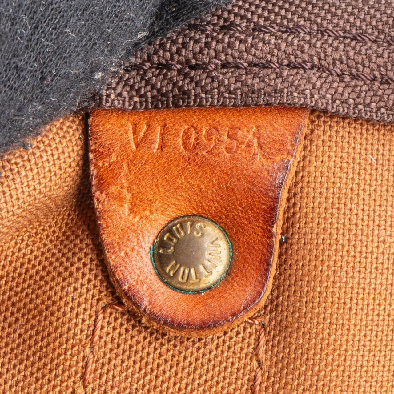 Louis Vuitton Louis Vuitton Monogram Canvas Keepall 60 Bandoulière Travel Bag Bruin