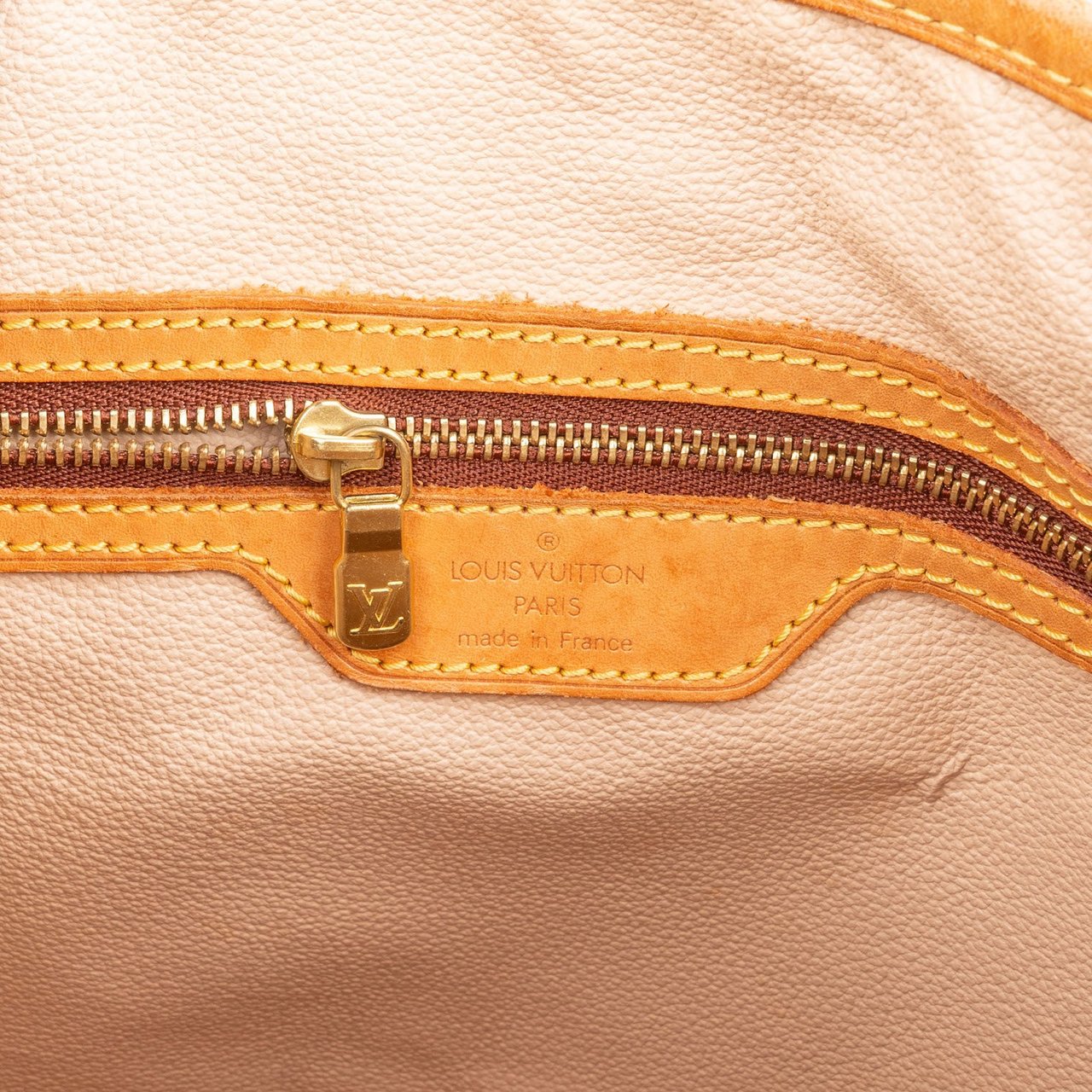 Louis Vuitton Louis Vuitton Monogram Canvas Bucket GM Shoulder Bag Bruin