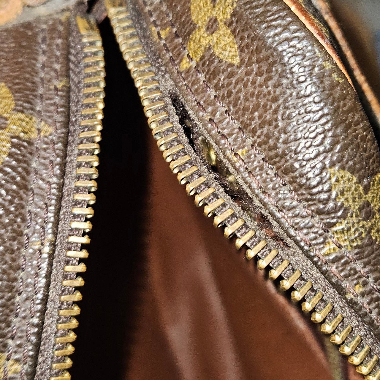 Louis Vuitton Louis Vuitton Monogram Canvas Jeune Fille GM Crossbody Bag Bruin