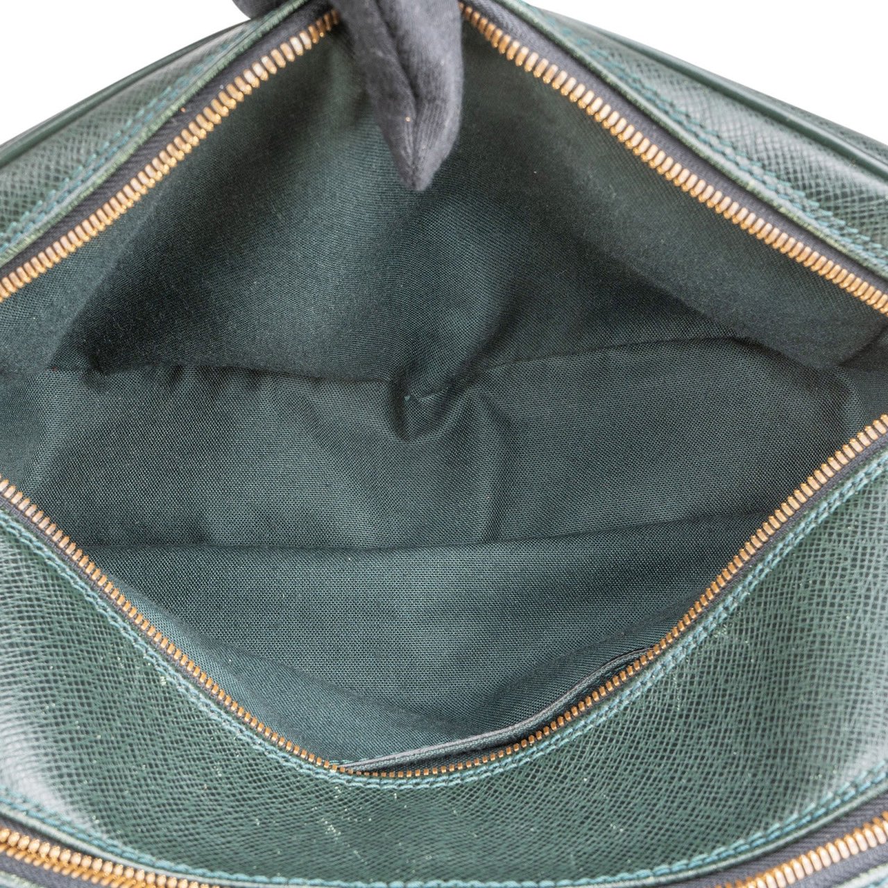 Louis Vuitton Louis Vuitton Green Taiga Leather Reporter PM Crossbody Bag Groen