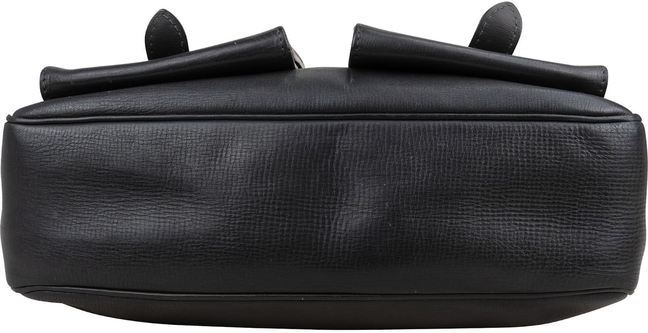 Louis Vuitton Louis Vuitton Utah Leather Wichita Crossbody Bag Zwart
