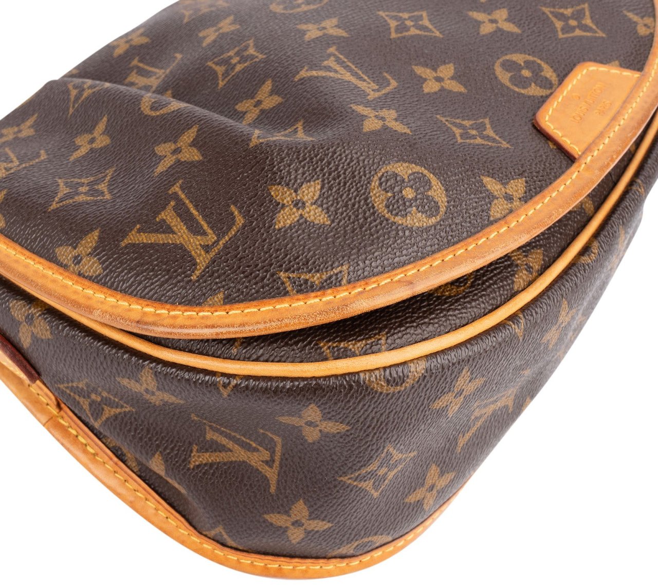 Louis Vuitton Louis Vuitton Monogram Canvas Menilmontant PM Crossbody Bag Bruin