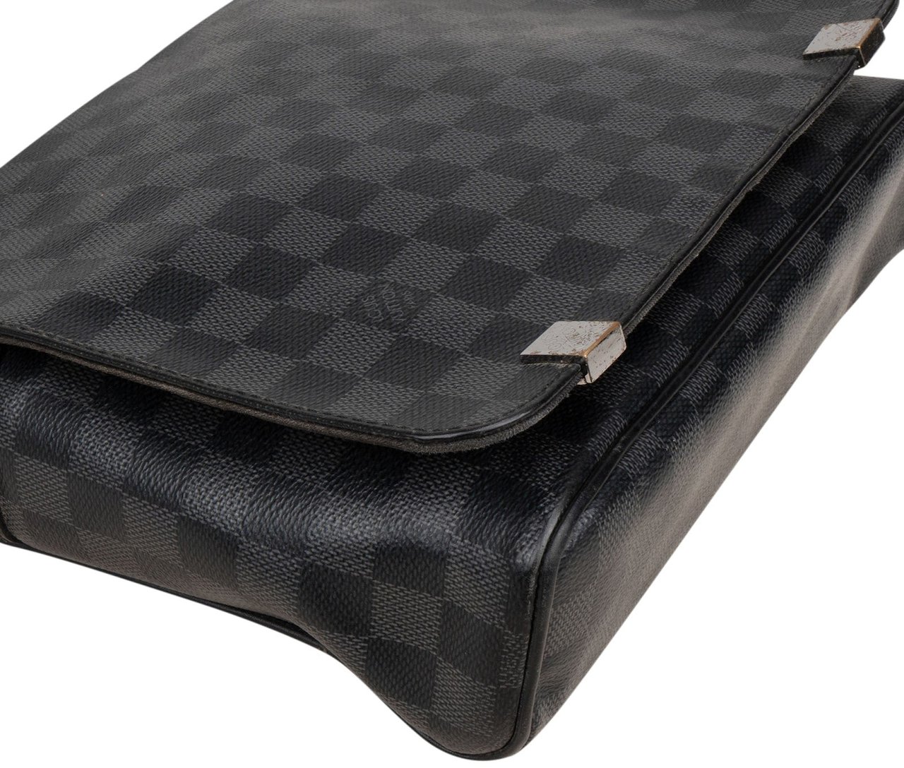 Louis Vuitton Louis Vuitton Monogram Damier Graphite Canvas District PM Crossbody Bag Zwart