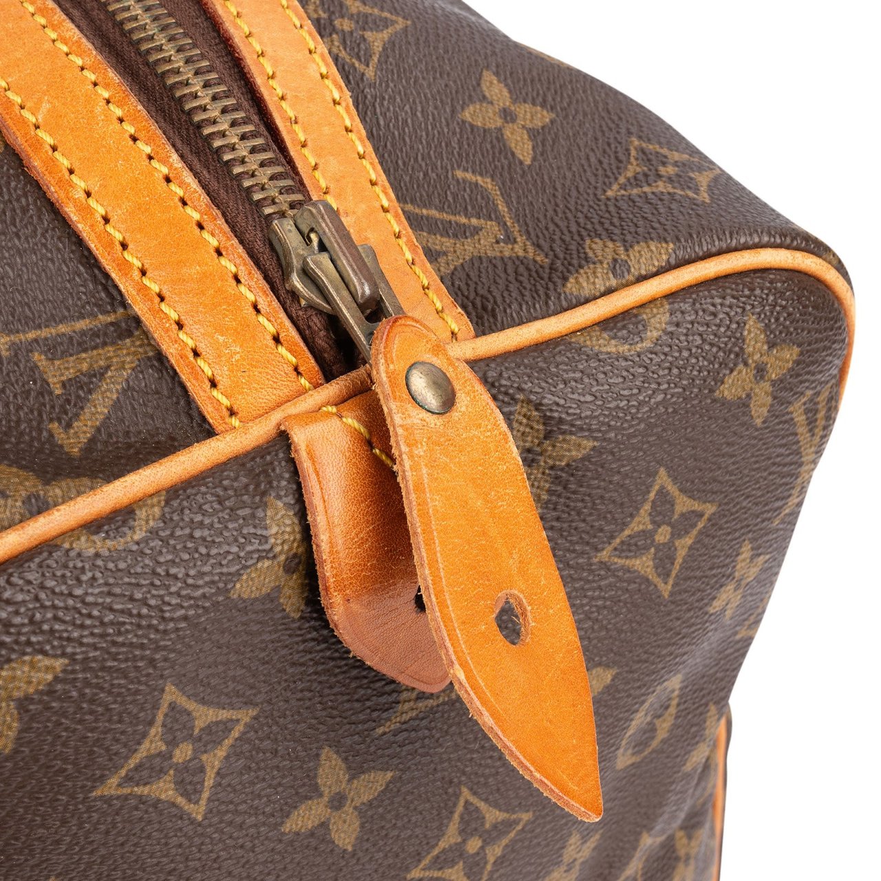 Louis Vuitton Louis Vuitton Monogram Canvas Sac Souple 35 Handbag Bruin