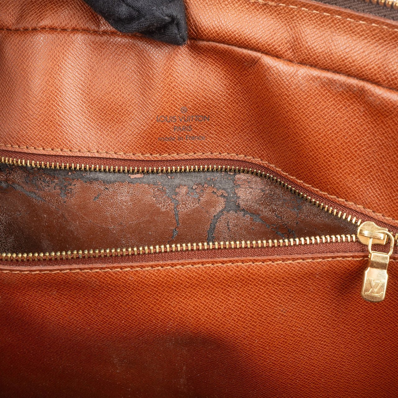 Louis Vuitton Louis Vuitton Monogram Canvas Porte-Documents Voyage Handbag Bruin