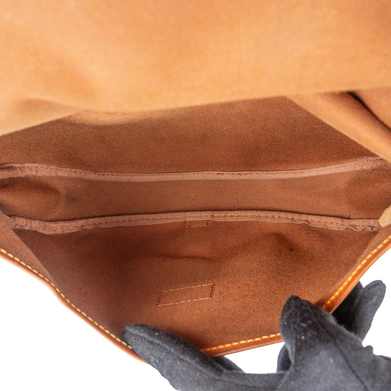 Louis Vuitton Louis Vuitton Monogram Canvas Saumur 30 Crossbody Bag Bruin