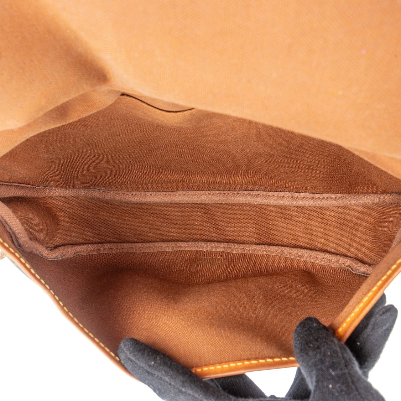 Louis Vuitton Louis Vuitton Monogram Canvas Saumur 30 Crossbody Bag Bruin