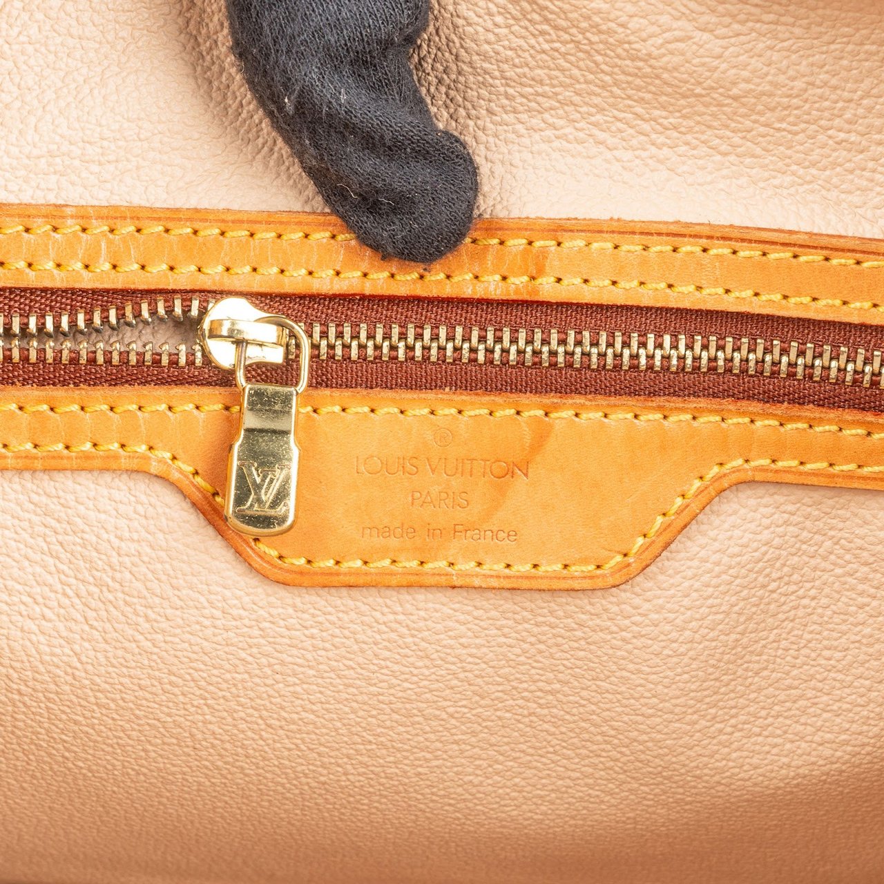 Louis Vuitton Louis Vuitton Monogram Canvas Bucket GM Shoulder Bag Bruin