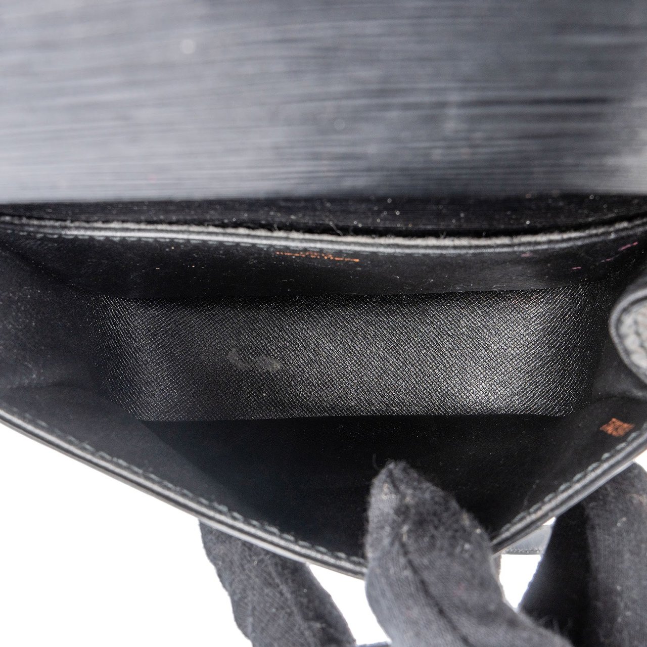 Louis Vuitton Louis Vuitton Noir Epi Leather Saint Cloud PM Crossbody Bag Zwart