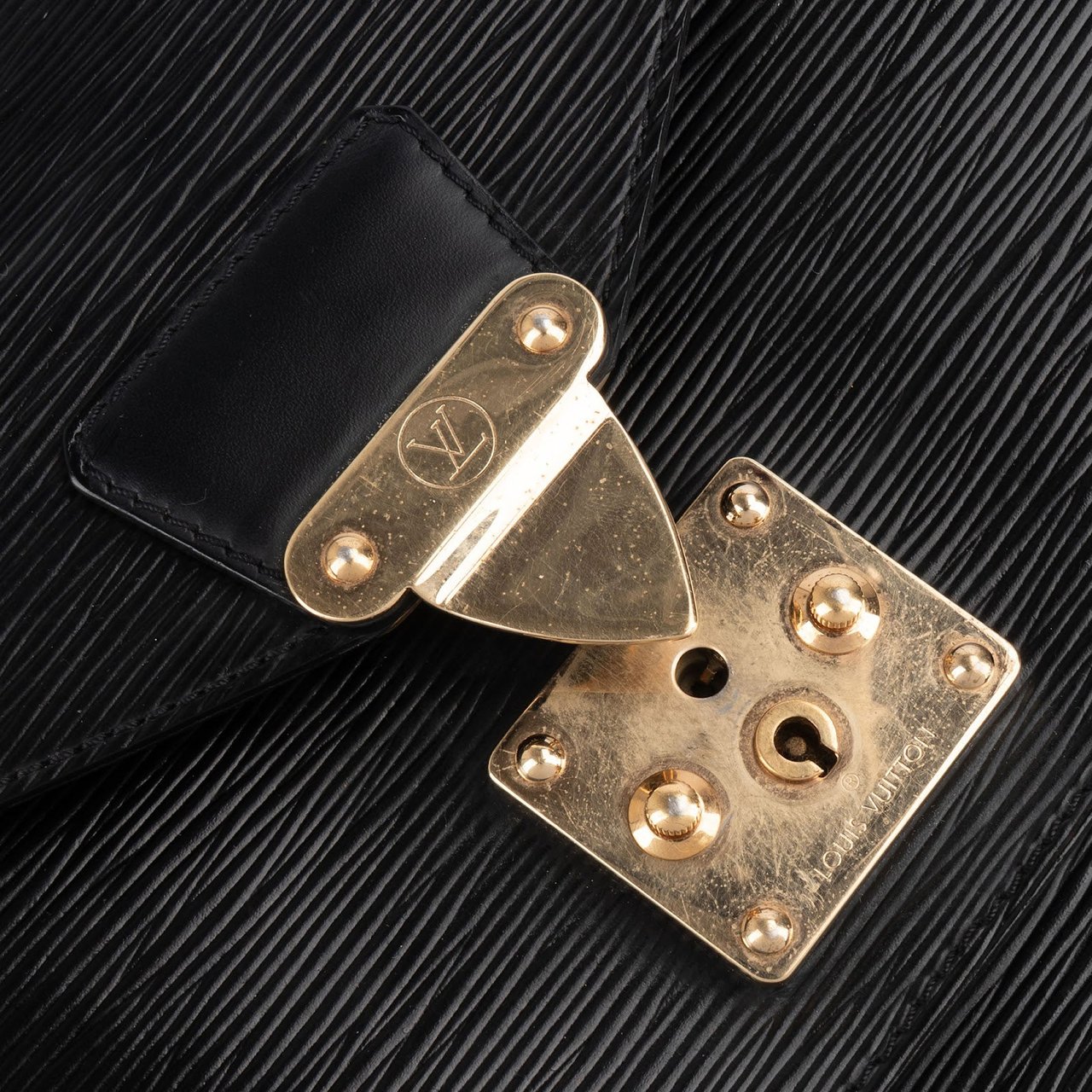 Louis Vuitton Louis Vuitton Noir Epi Leather Monceau Handbag Zwart