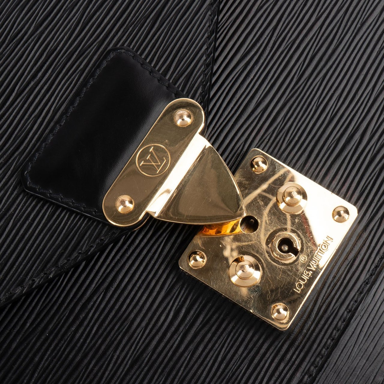 Louis Vuitton Louis Vuitton Noir Epi Leather Monceau Handbag Zwart