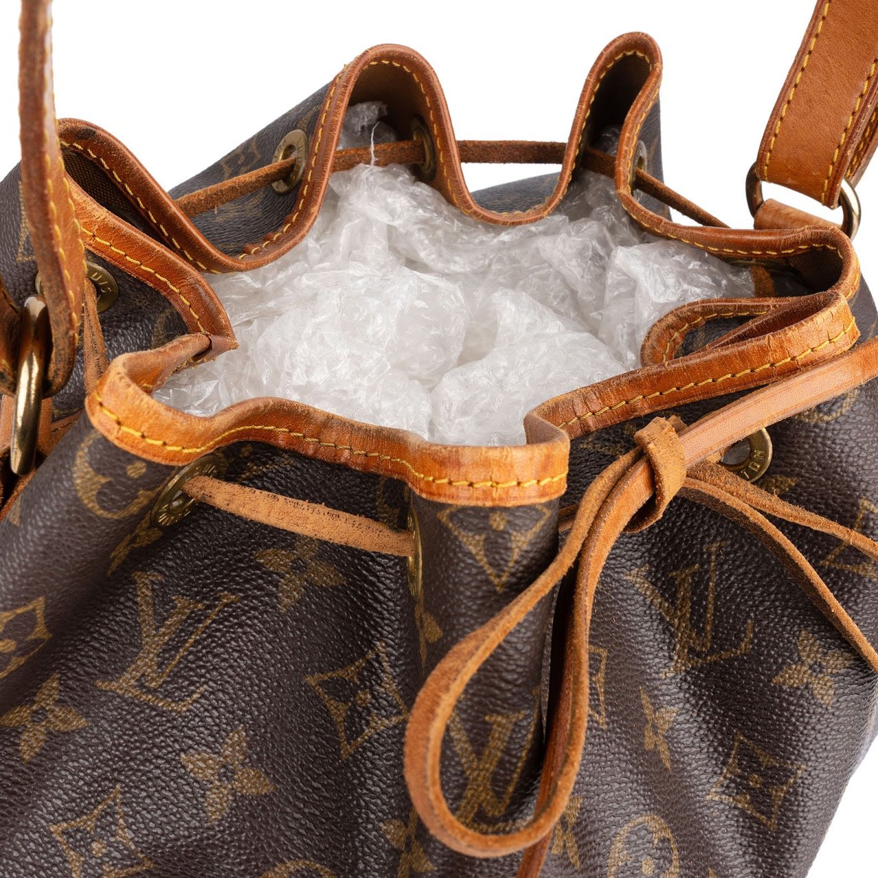 Louis Vuitton Monogram Canvas Sac Noé Grande Shoulder Bag Bruin