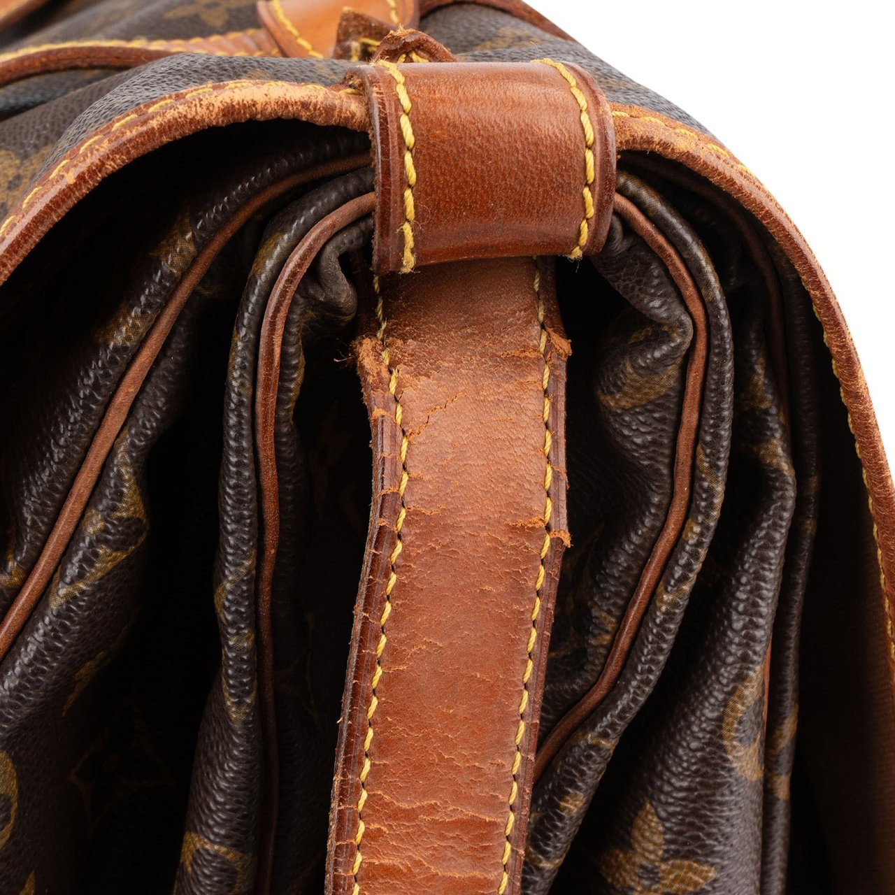 Louis Vuitton Monogram Canvas Saumur 40 Crossbody Bag Bruin