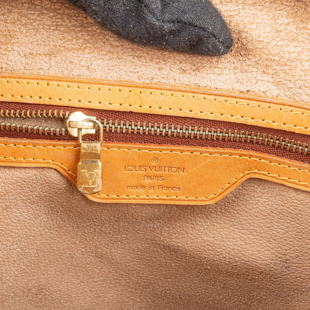 Louis Vuitton Louis Vuitton Monogram Canvas Bucket GM Shoulder Bag Bruin