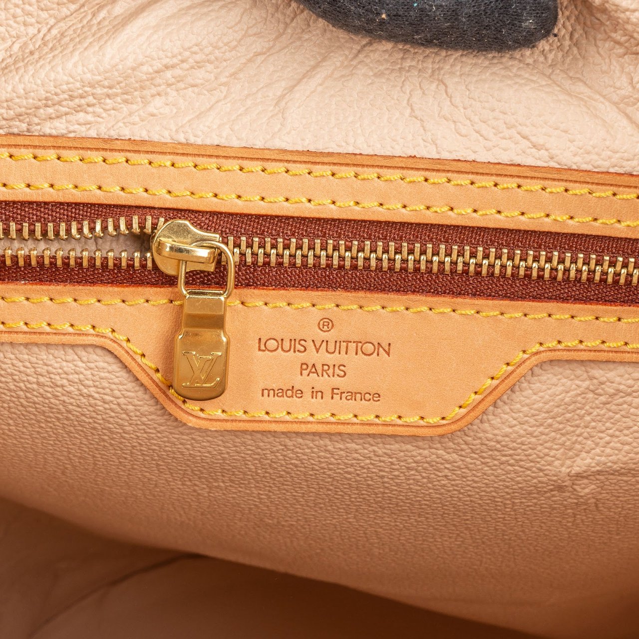 Louis Vuitton Louis Vuitton Monogram Canvas Bucket GM Shoulder Bag Bruin