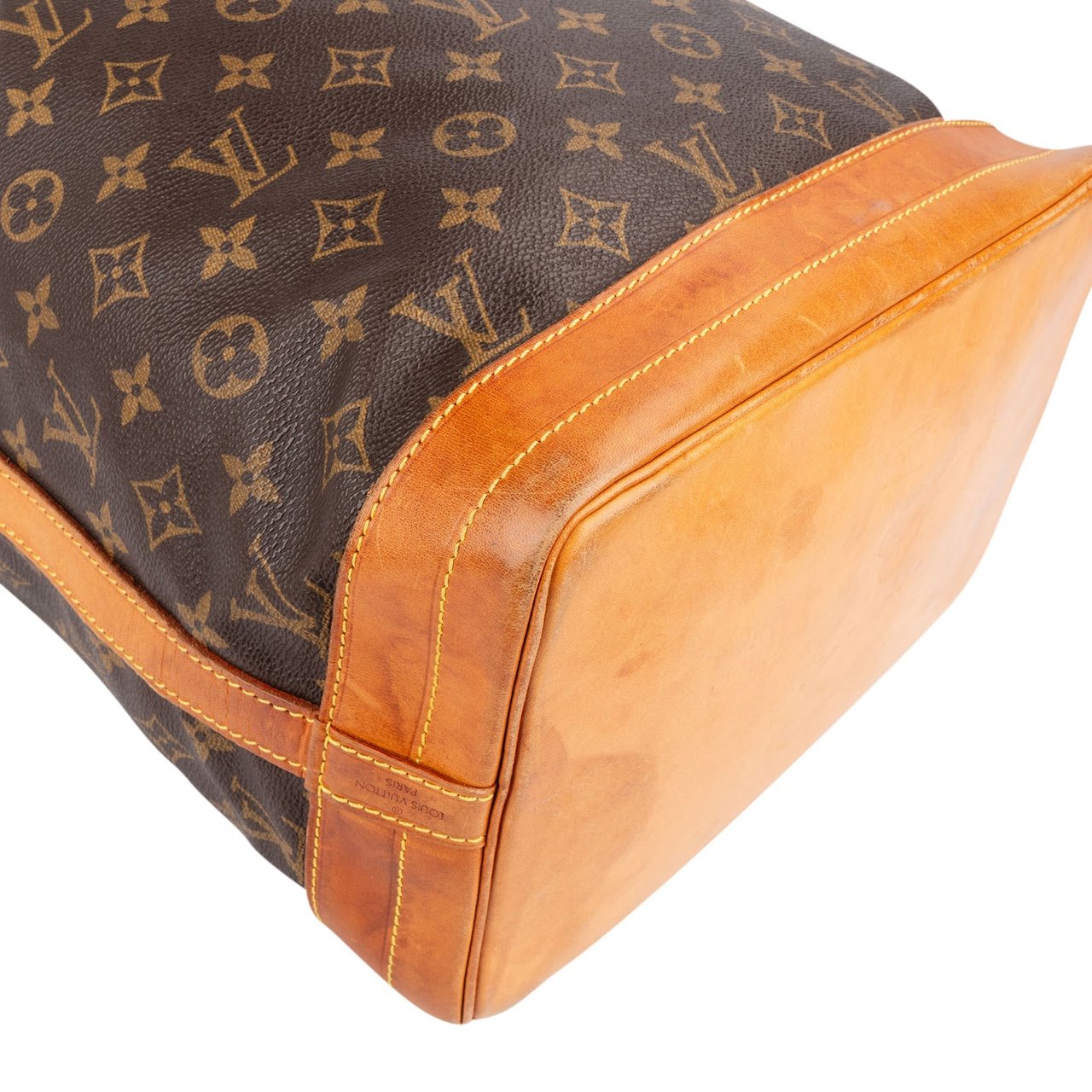 Louis Vuitton Monogram Canvas Sac Noé Grande Shoulder Bag Bruin