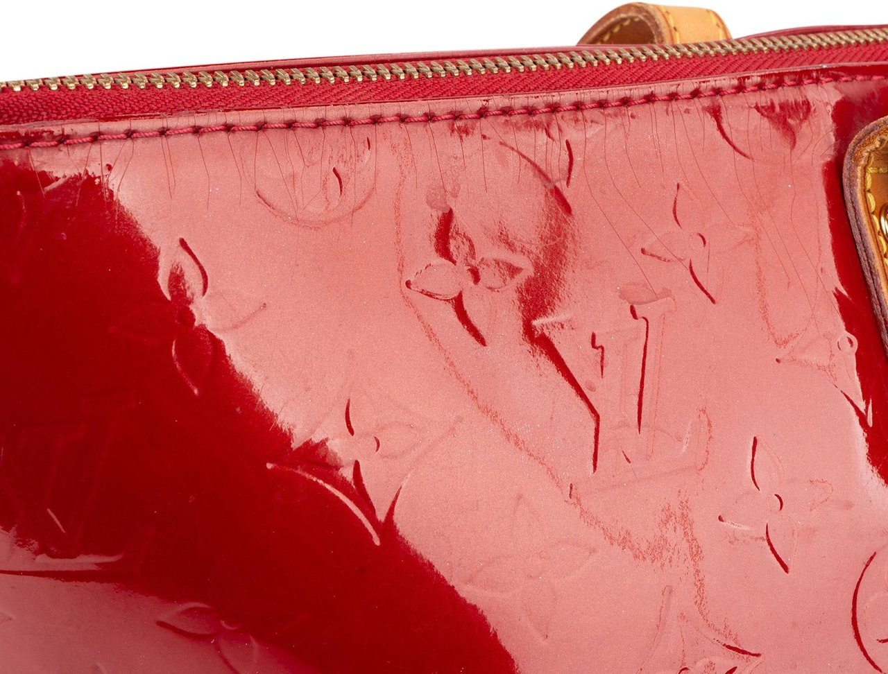 Louis Vuitton Louis Vuitton Rouge Vernis Monogram Bellevue MM Handbag Rood
