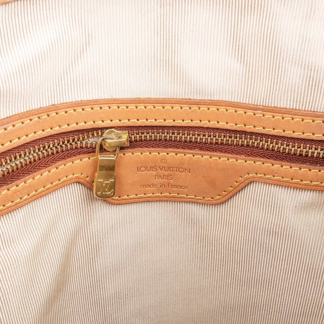 Louis Vuitton Louis Vuitton Monogram Canvas Bucket GM Shoulder Bag Bruin