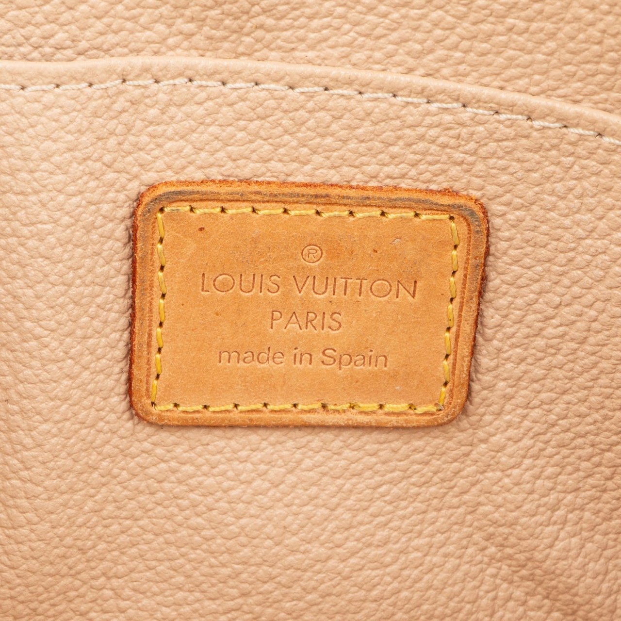 Louis Vuitton Louis Vuitton Monogram Canvas Cosmétique PM Pouch Bruin