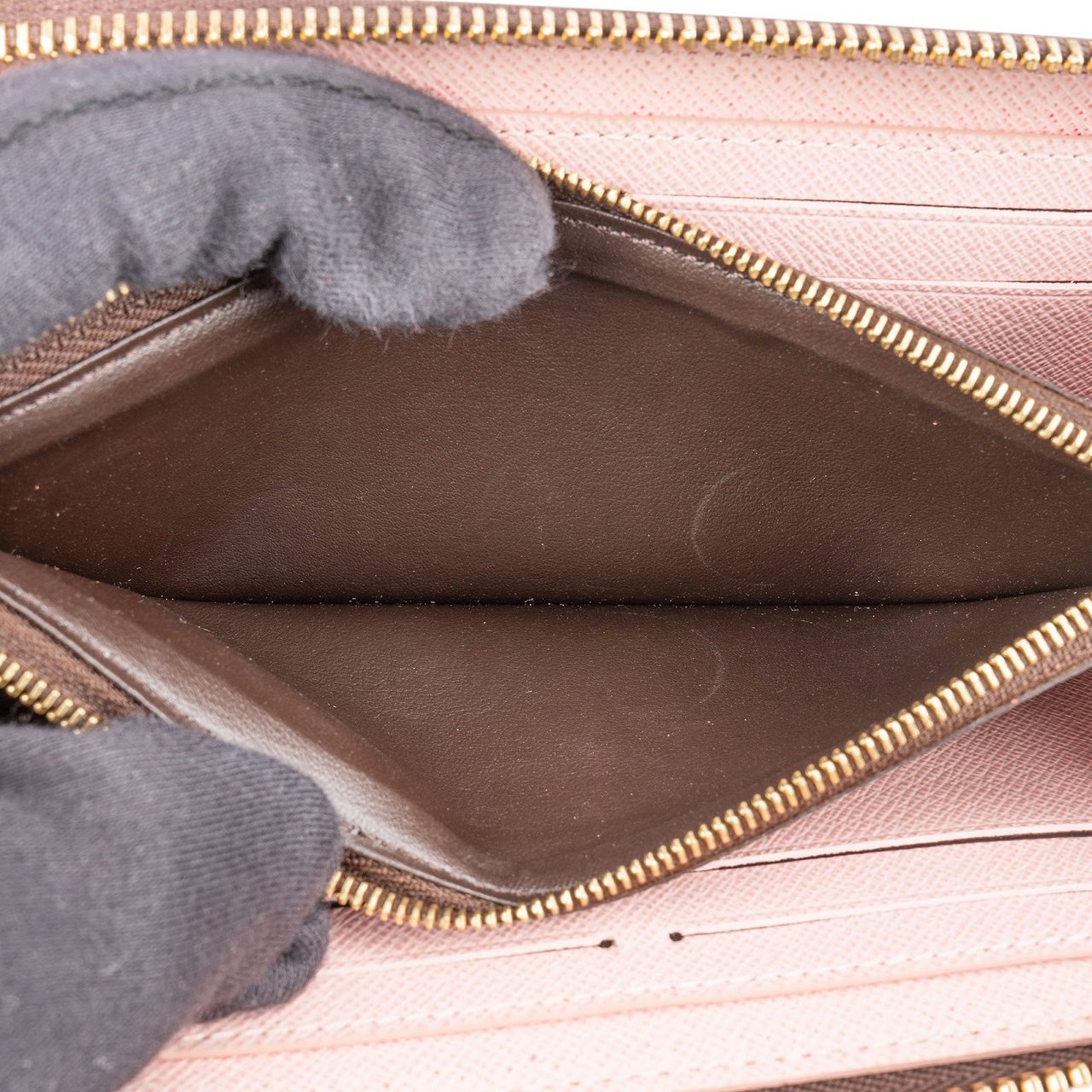 Louis Vuitton Louis Vuitton Monogram Canvas Zippy Wallet Bruin
