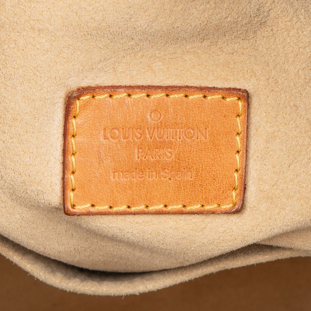 Louis Vuitton Louis Vuitton Monogram Canvas Artsy MM Shoulder Bag Bruin